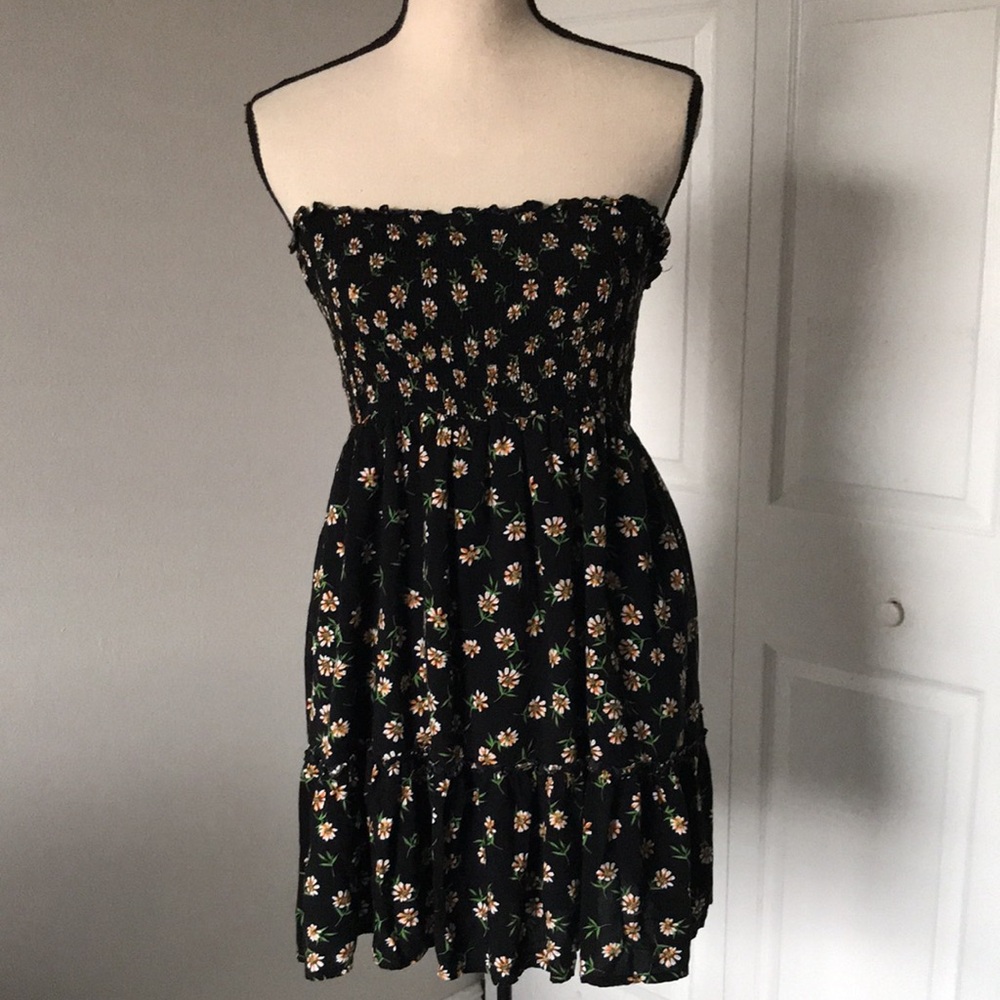 ❤️3X20 SHEIN Ruffled Floral Smocked Strapless Dress | M
